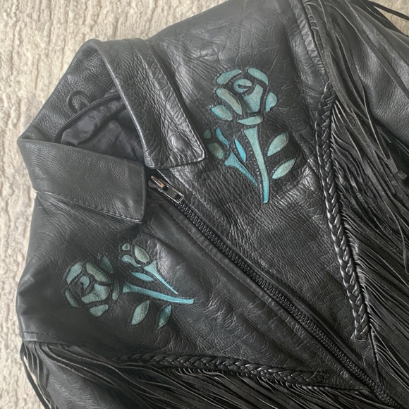 🖤⚡️Vintage Black Leather Fringe Jacket with Suede Roses ⚡️🖤 - Picture 2 of 11